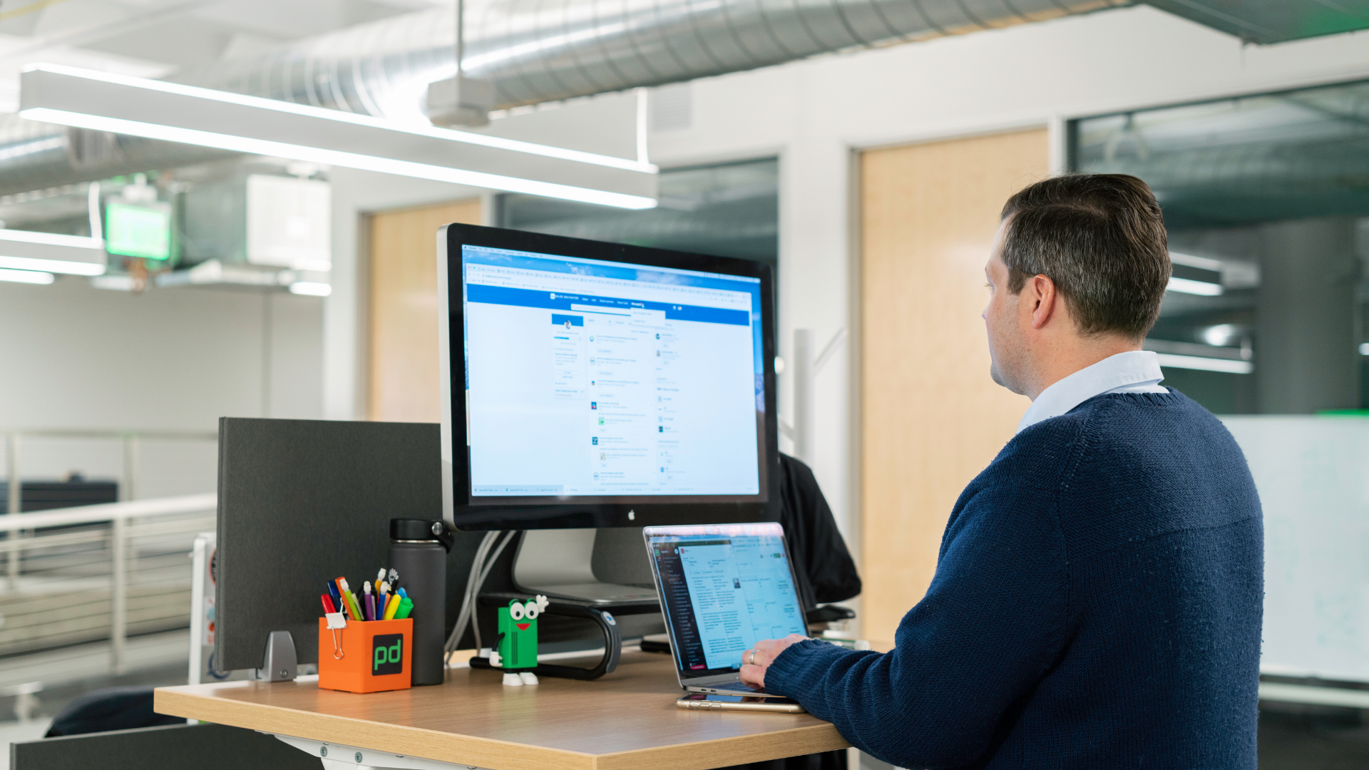 How to Network on LinkedIn Without Sounding Desperate (Plus 3 Copy-Paste Scripts)
